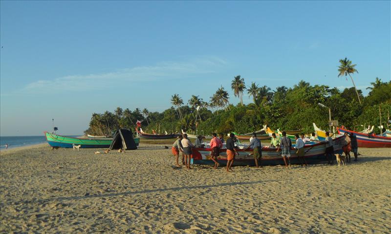 alleppey-beach-fishing-boat-kerala-india