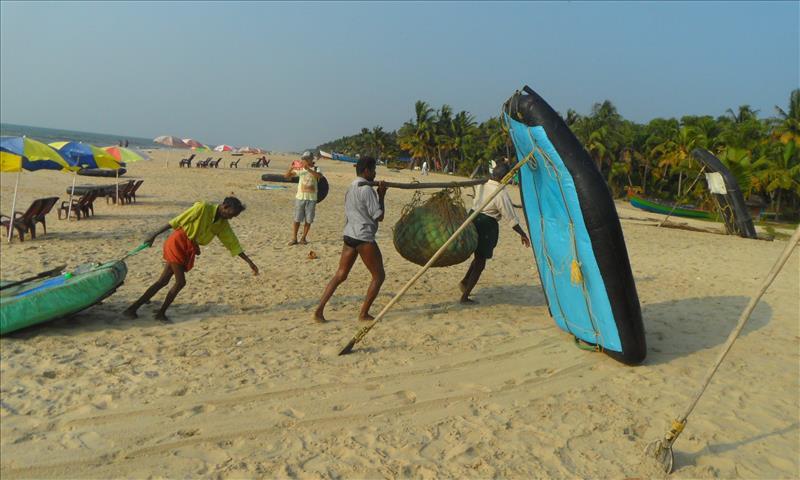 alleppey-fishermen-marari-beach-kerala-backwaters-india
