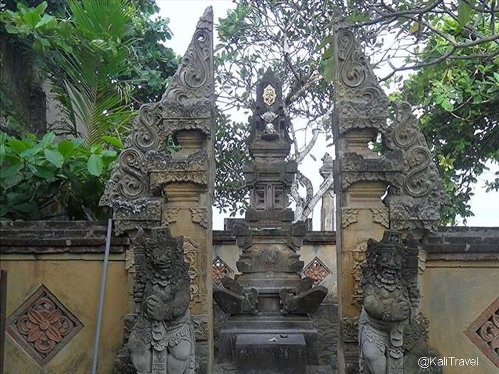 Sanur hotel, the temple feature by the beachfront entrance