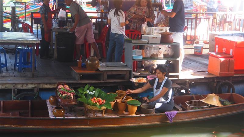bangkok-talinchan-floating-market-thailand