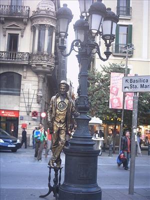 barcelona_street_entertainer_las_ramblas_spain