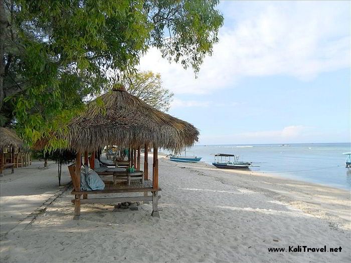 beach_path_gili_meno_lombok_indonesia