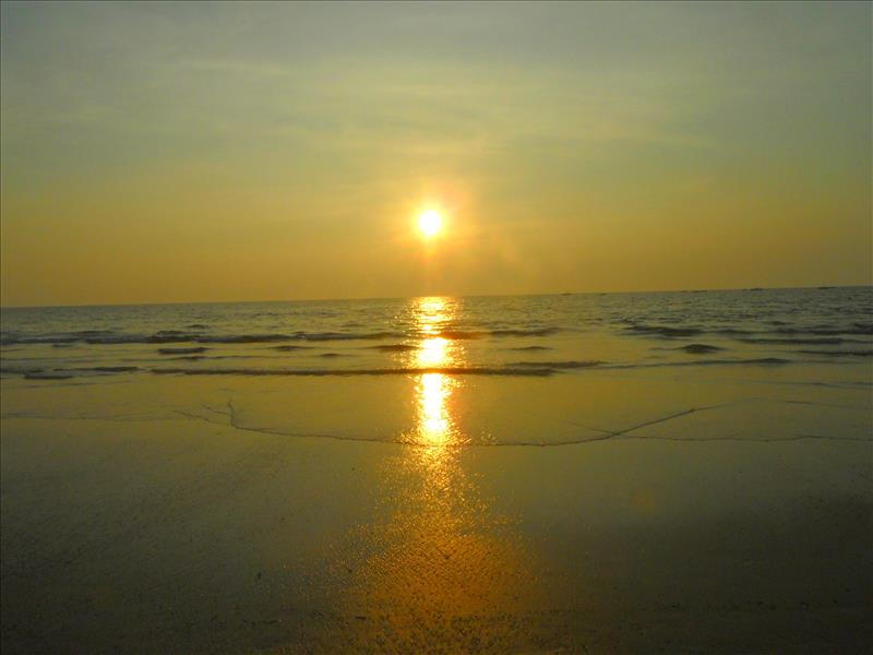 benaulim-beach-sunset-over-arabian-sea-goa-india