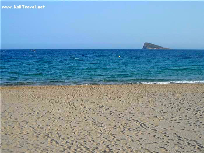 benidorm_poniente_beach_view_to_island_spain