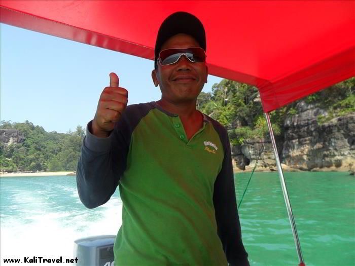 boatman_pandan_kecil_beach_bako_sarawak_borneo