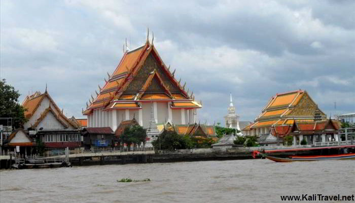 Wat Kanlayanamit Woramahawihan Buddhist Temple on the banks of Chao Phraya River in Bangkok.