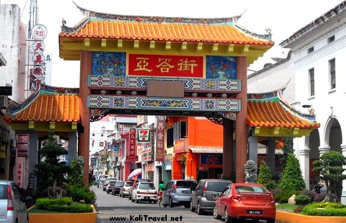 china_town_kuching_sarawak_borneo