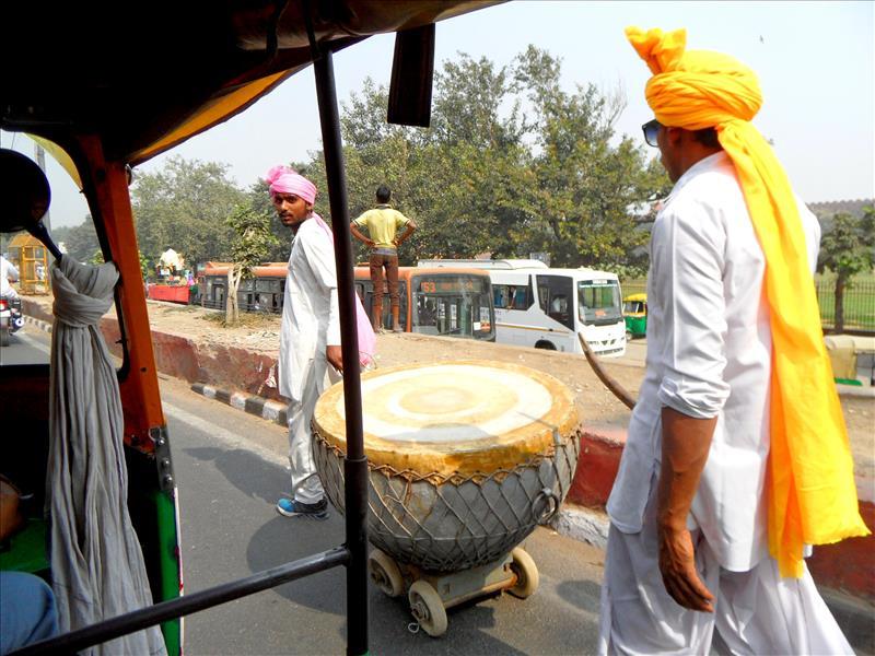 delhi-street-scene-india