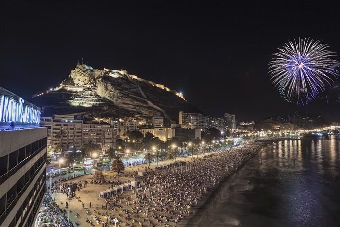 fireworks_bahia_alicante_hogueras_2014_autor_borja_lopez