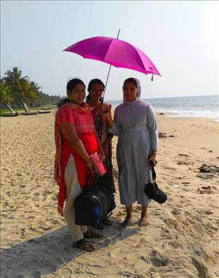 friends-on-marari-beach-alleppey-kerala-india