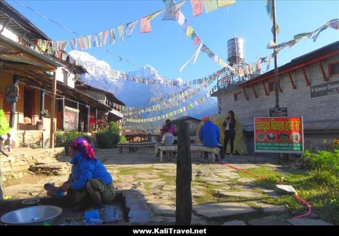 ghandruk-hill-village-nepal-poon-hill-trek