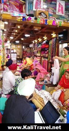jaipur-bazar-sari-shop-india