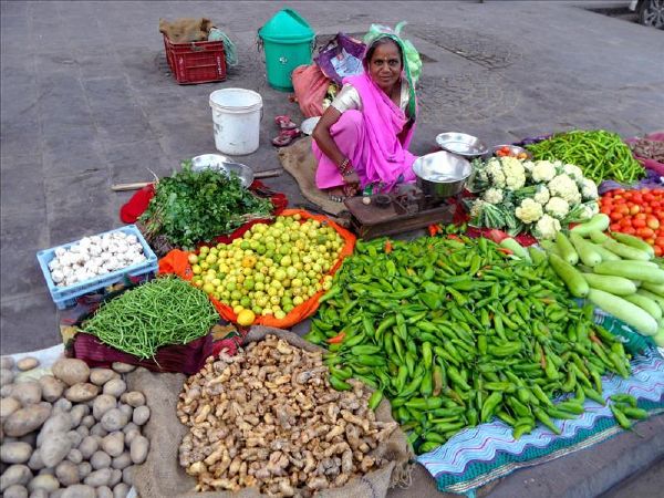jaipur-selling-vegetables-on-the-roadside-india