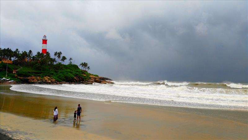 kovalam-lighthouse-beach-storm-kerala-india