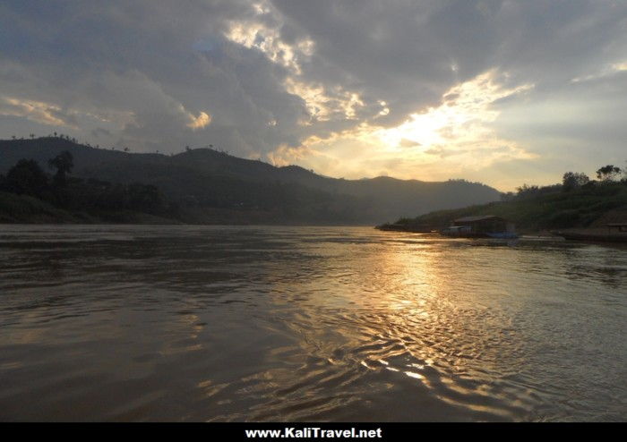 laos_mekong_river_slow_boat_sunset_pakben