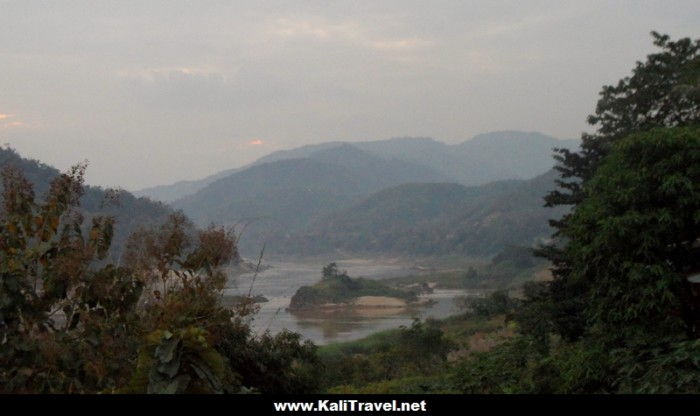 laos_misty_morning_views_mekong_river_pakben