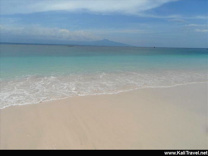 Pink sands and turquoise sea.