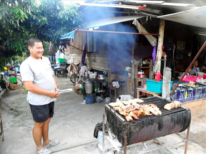 mae-faek-rural-chiang-mai-thailand-barbecue-village-takeaway