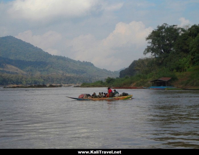 mekong_river_scene_passenger_boat_laos