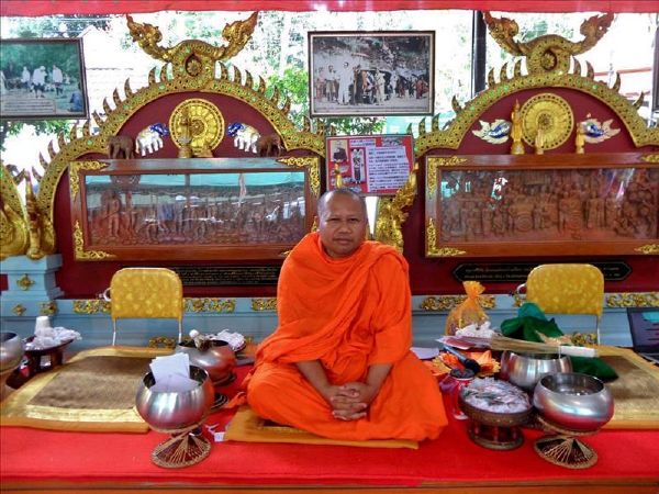 monk-phra-kruba-sivichai-shrine-doi-suthep-chiang-mai-thailand
