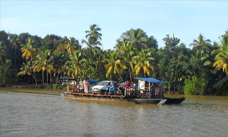 munroe-island-ferry-kerala-india