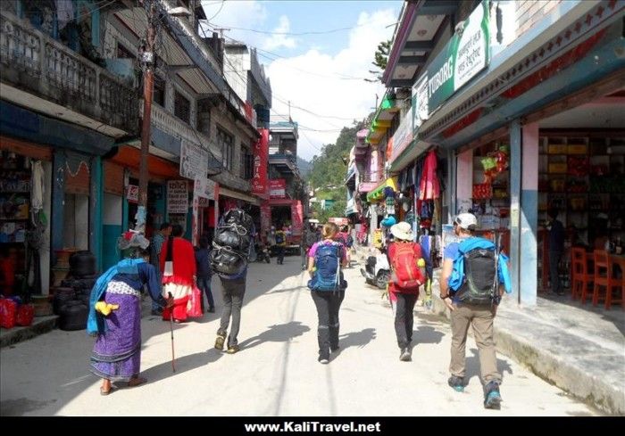 nayapul-annapurna-poon-hill-trek-nepal