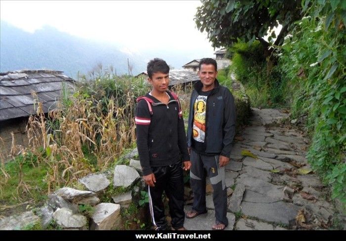 nepal-hike-mountain-porter-and-himalaya-guide-poon-hill-trek