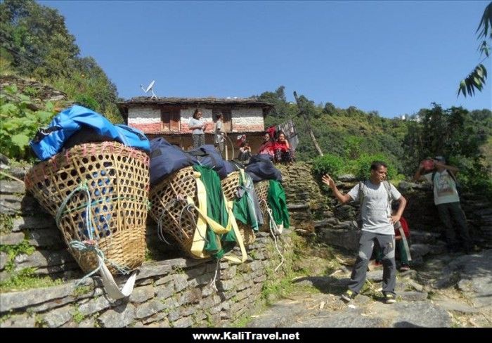 nepal-mountain-guide-talk-on-not-to-overload-porters