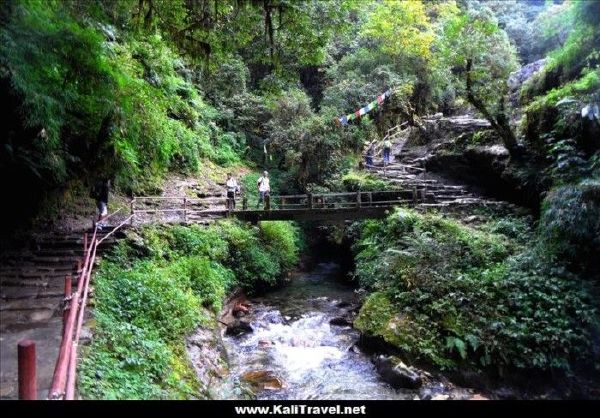 nepal-ulleri-hill-poon-hill-trek-bridge