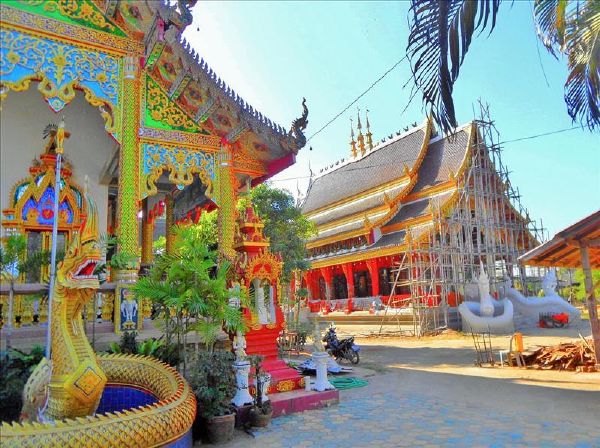 new-temple-mae-faek-rural-chiang-mai-thailand