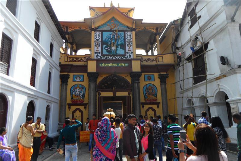 pashupatinath-hindu-temple-kathmandu-nepal