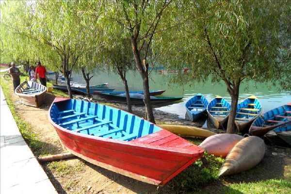 pokhara-nepal-making-dunga-boats-beside-phewa-lake