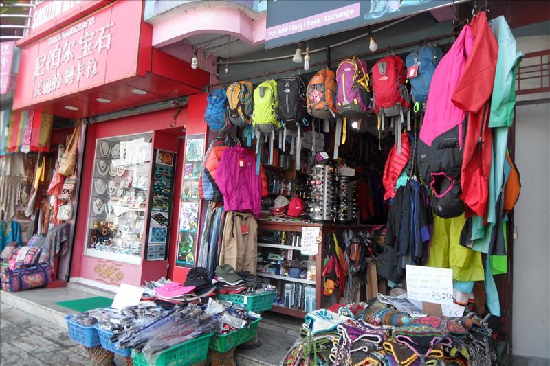 pokhara-tienda-venta-senderismo-engranaje-nepal
