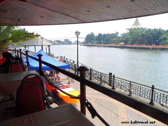 riverside_restaurant_kuching_waterfront_sarawak_borneo