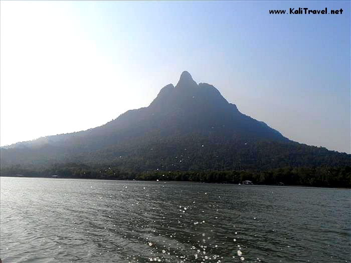 santubong_mountain_sarawak_borneo