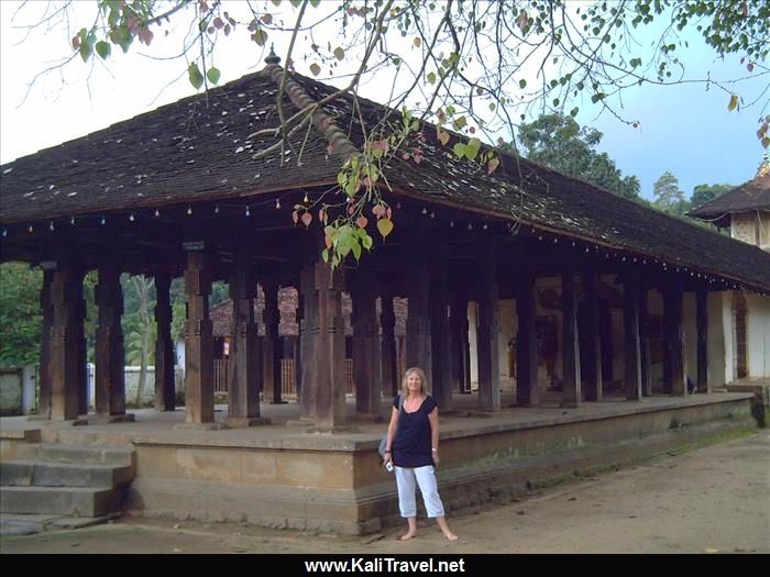 sri_lanka_embekke_devale_temple