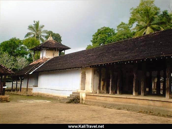 sri_lanka_embekke_devale_temple_kandy