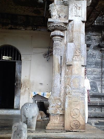 sri_lanka_gadaladeniya_viharaya_temple_entraceway_kandy