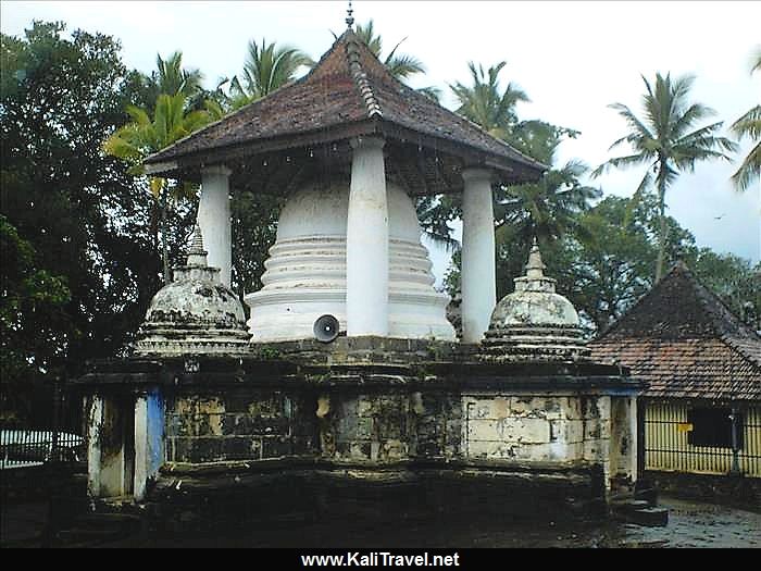 sri_lanka_gadaladeniya_viharaya_temple_pagoda_kandy