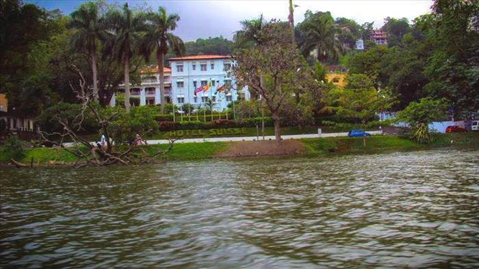 Hotel Suisse on the shores of Kandy lake.