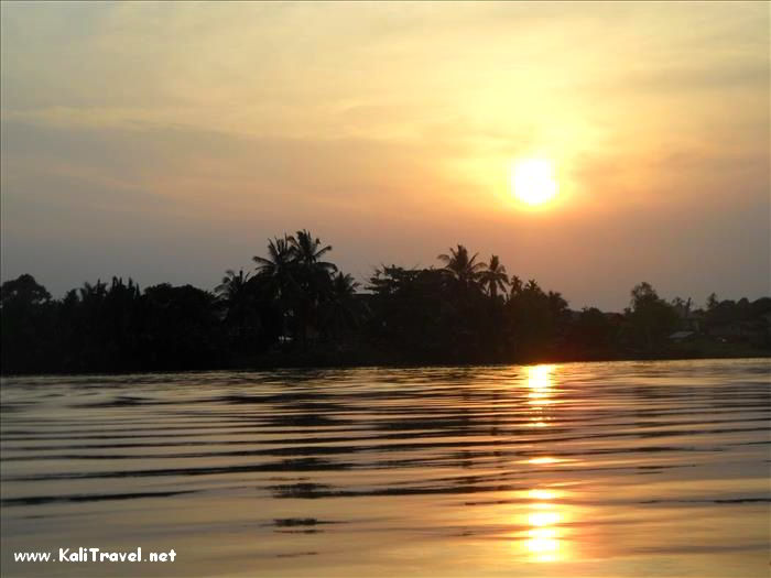 sunset_sarawak_river_kuching_borneo