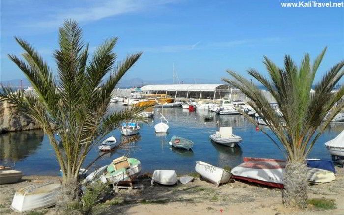 tabarca_harbour_boats_mediterranean_island_spain