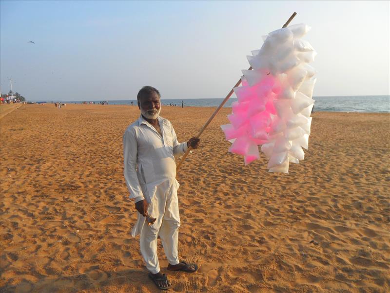 trivandrum-candyfloss-seller-shanghumukham-beach-kerala-india