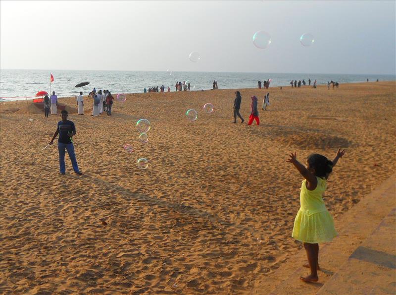 trivandrum-catching-soap-bubbles- shanghumukham-beach-kerala-india