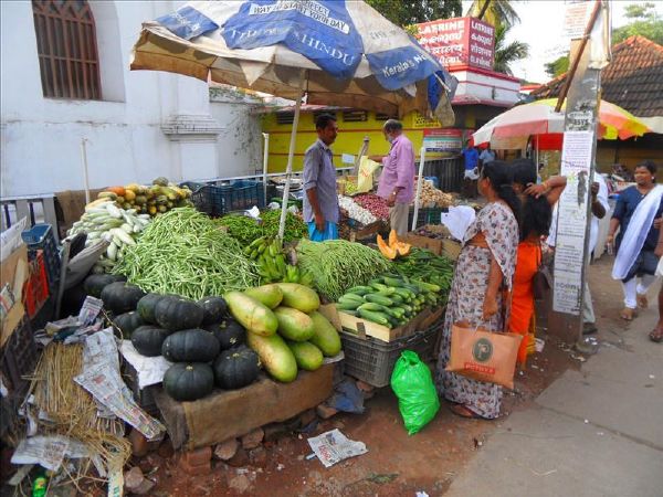 trivandrum-city-vegetable-stalls-kerala-india