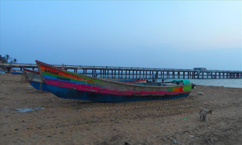 trivandrum-fishing-boat-valiyathura-pier-kerala-india