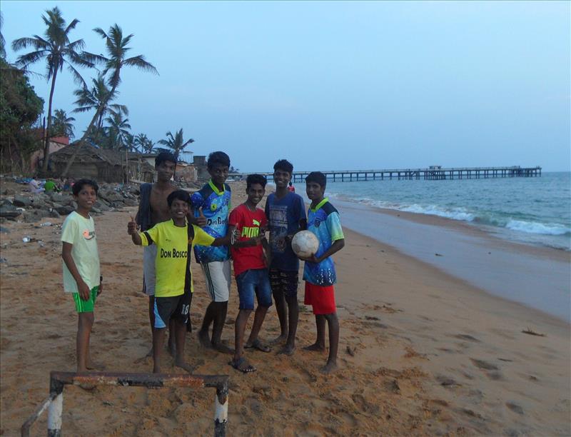 trivandrum-football-team-valiyathura-beach-kerala-india