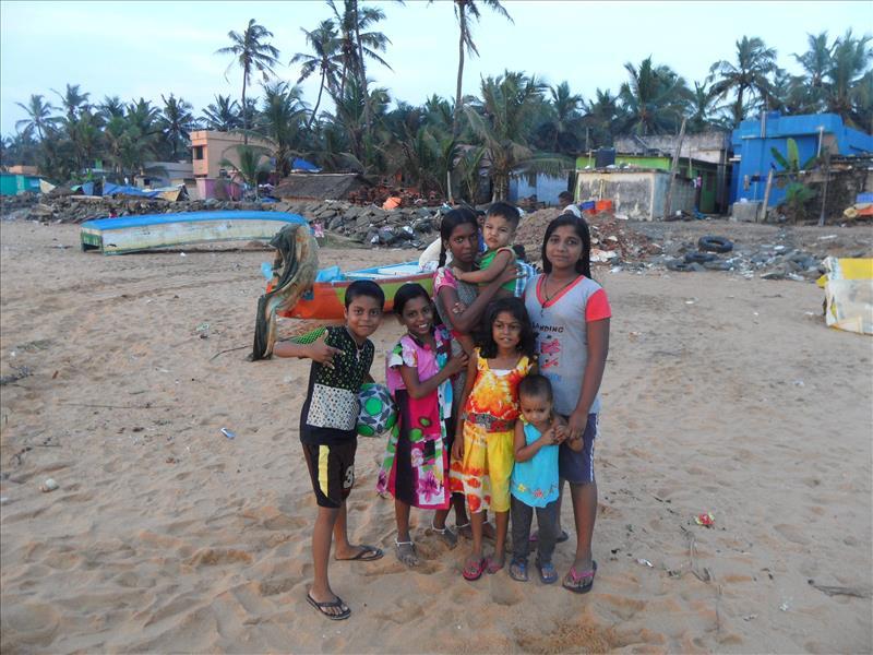 trivandrum-local-kids-by-their-homes-valiyathura-beach-kerala-india