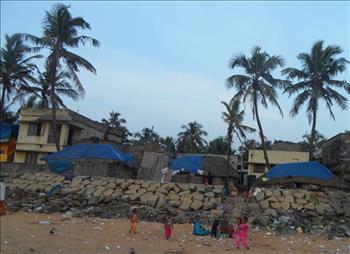 valiyathura-beach-trivandrum-fishermen-homes-kerala-india