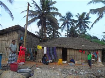 valiyathura-beach-trivandrum-fishermens-homes-kerala-india